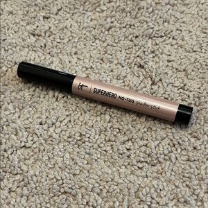 IT Cosmetics Superhero No-Tug Shadow Stick - Sill Armor